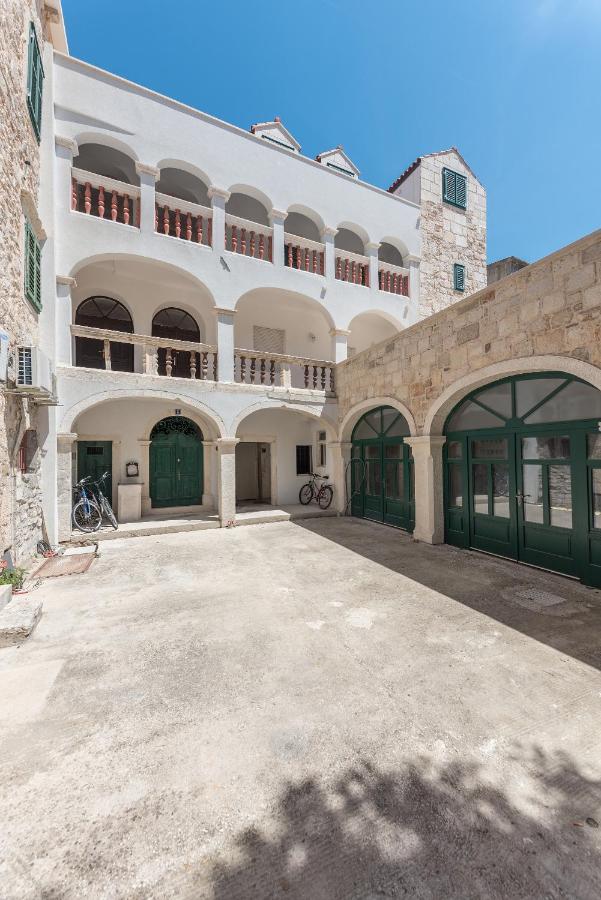 Heritage Palace Listun Макарска Екстериор снимка